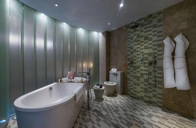 پارک حیات استانبول-ماکا پالاس