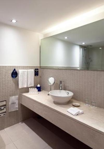 بی اچ کنفرانس اند ایرپورت هتل