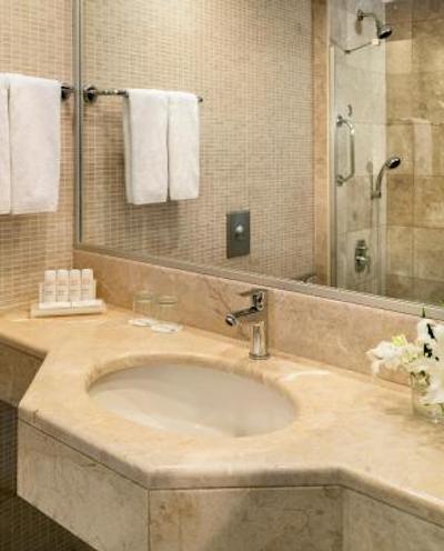 بی اچ کنفرانس اند ایرپورت هتل