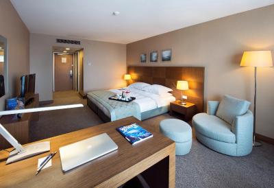 بی اچ کنفرانس اند ایرپورت هتل