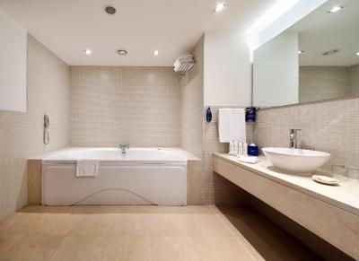 بی اچ کنفرانس اند ایرپورت هتل