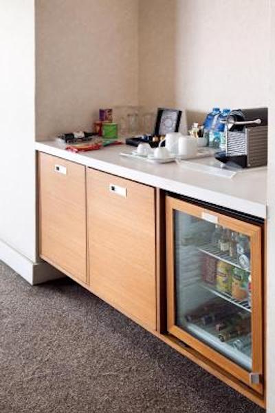 بی اچ کنفرانس اند ایرپورت هتل