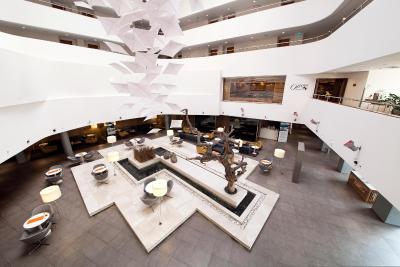 بی اچ کنفرانس اند ایرپورت هتل