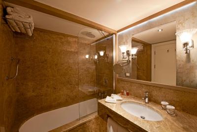 رامادا استانبول آسیا لاکچری هتل