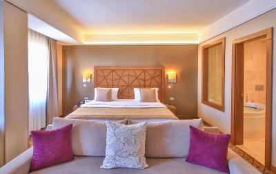 رامادا استانبول تکسیم