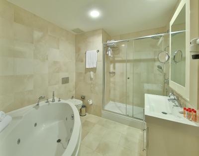 رامادا استانبول تکسیم