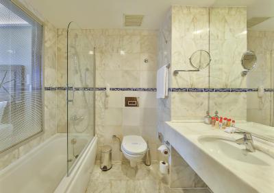 رامادا استانبول تکسیم