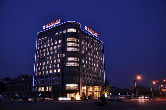 دیلایتل هتل وست