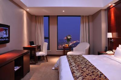 دیلایتل هتل وست