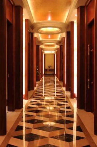 دیلایتل هتل وست