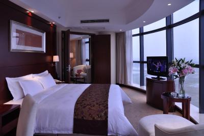 دیلایتل هتل وست