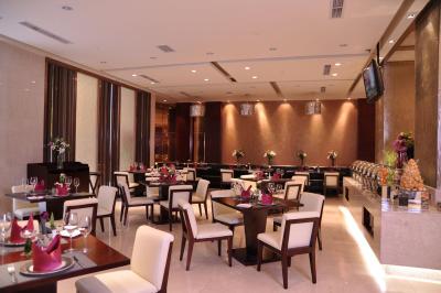 دیلایتل هتل وست