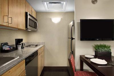 هموود سویتز بای هیلتون ونیورسیتی سیتی