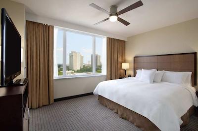 هموود سویتز بای هیلتون ونیورسیتی سیتی