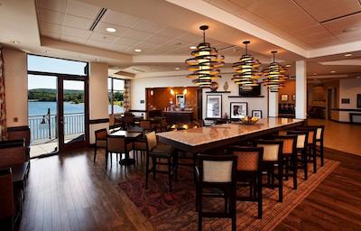 هامپتون این مارکت/واترفرنت