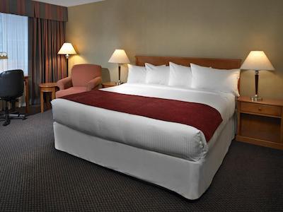 کاست ادمنتون پلازا هتل بای اپا