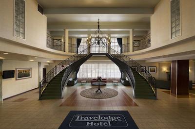 تراولج منتریل آیرپرت