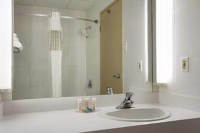 تراولج منتریل آیرپرت