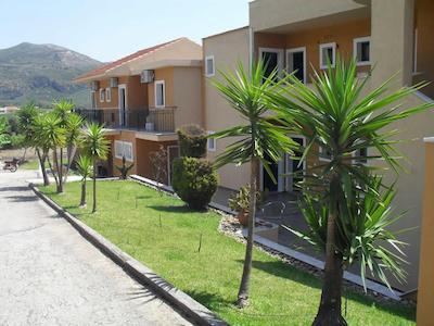 فیلاکسنیا هتل اند اپارتمنتز