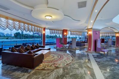 سنزا زن د این ریزورت اند اسپا هتل