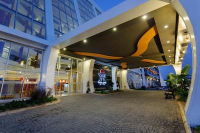 سنزا زن د این ریزورت اند اسپا هتل