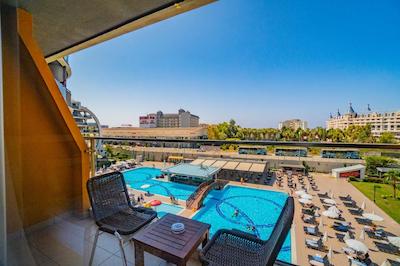 سنزا زن د این ریزورت اند اسپا هتل