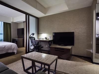 د تانگو لینسن