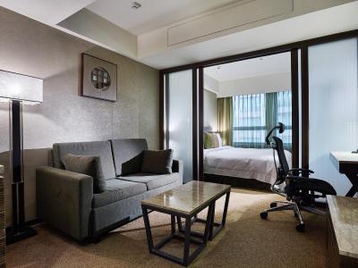 د تانگو لینسن