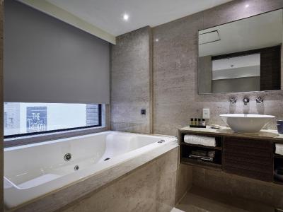 د تانگو لینسن