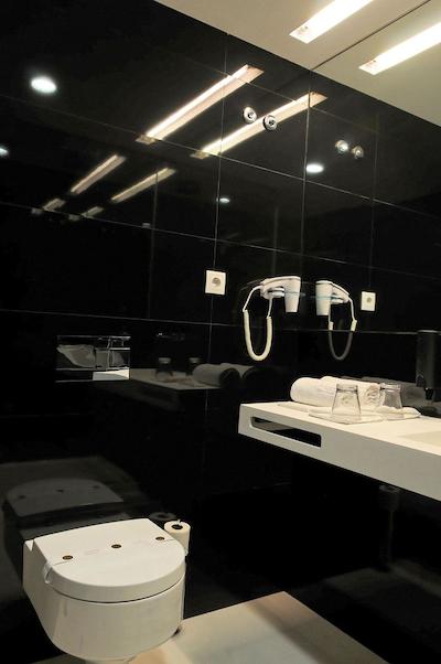 اُپن ویلیج اسپرتز هتل اند اسپا کلوب