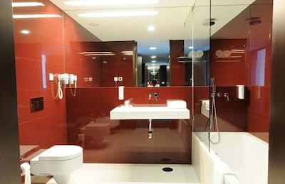 اُپن ویلیج اسپرتز هتل اند اسپا کلوب