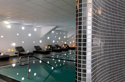 اُپن ویلیج اسپرتز هتل اند اسپا کلوب