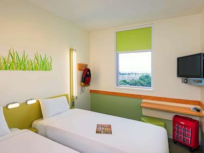 ایبیز بوجت اوکلاند آیرپرت