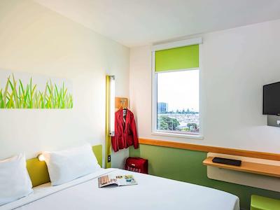 ایبیز بوجت اوکلاند آیرپرت