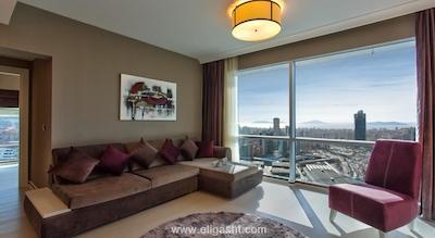 فلورا سوئیتس