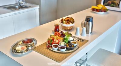 فلورا سوئیتس