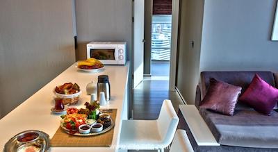 فلورا سوئیتس