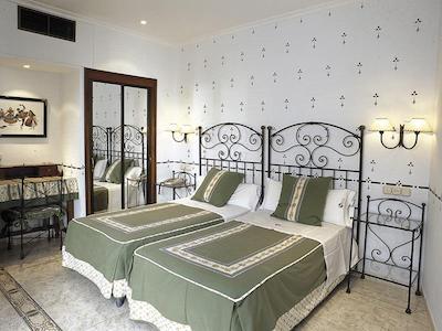 سرکتل هتل سلو