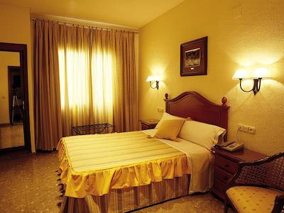 سرکتل هتل سلو