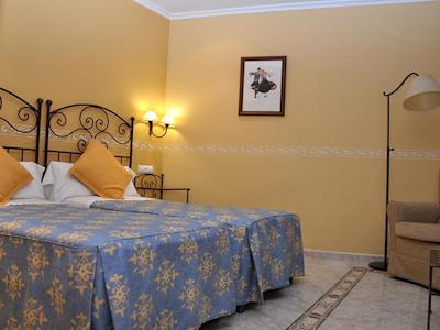 سرکتل هتل سلو