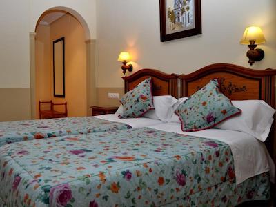 سرکتل هتل سلو