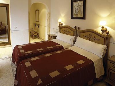 سرکتل هتل سلو