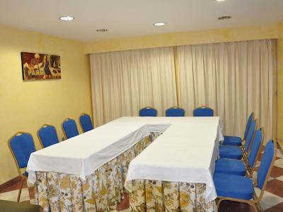 سرکتل هتل سلو