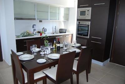 امفرا هتل اند سویتز