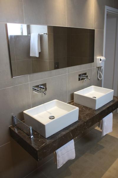 امفرا هتل اند سویتز