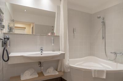 هتل اسپیز اند اسپیز