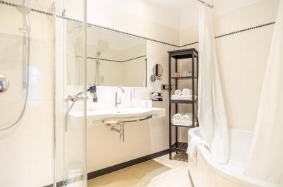 هتل اسپیز اند اسپیز