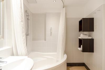 هتل اسپیز اند اسپیز