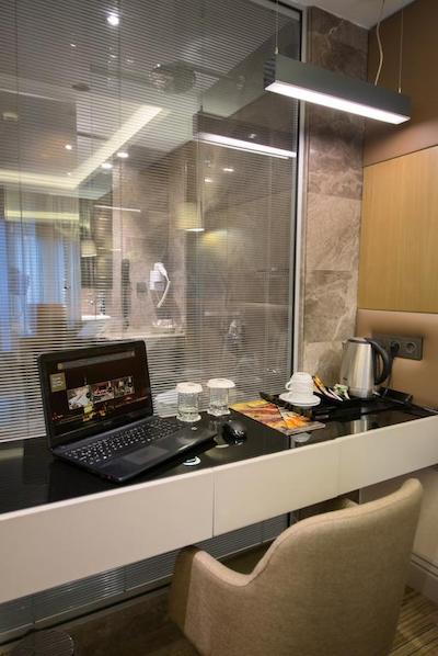 جی کا ریجنسی سوئیتس هتل