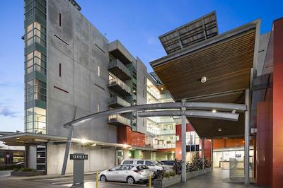 کست کارلین اسپرینگز